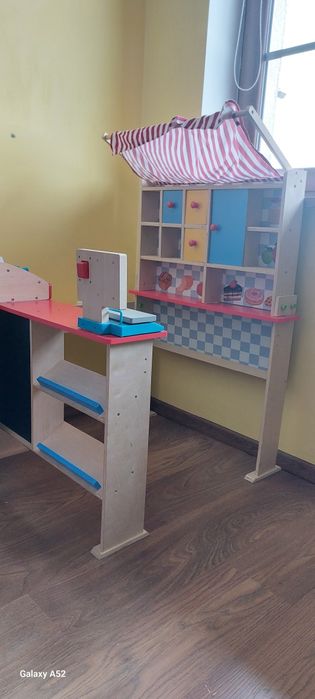 Sklep drewniany dla dzieci. Zabawa w sklep.