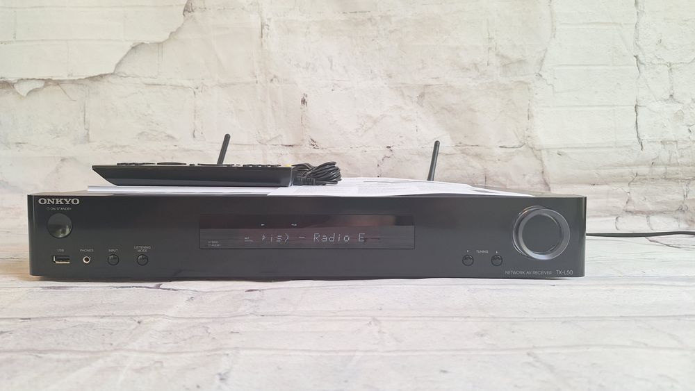 Nowoczesny płaski amplituner Onkyo TX-L50 Wi-Fi BT 4k60p net radio
