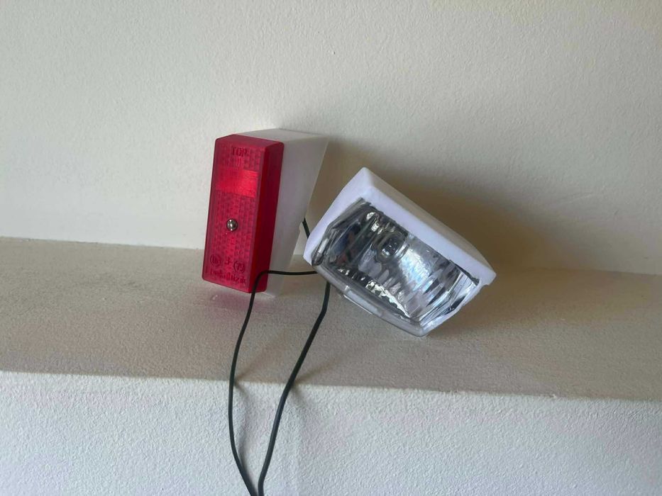 Zestaw lampek rowerowych retro z PRL do rowerów Romet. Lampka przednia, lampka tylna typu łezka. Lampki pasują do Wigry Jubilat