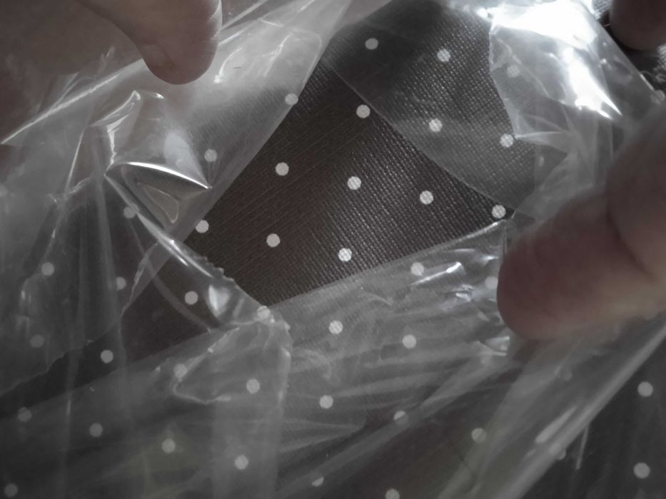 Toalha de mesa plástica 140 x 140 cm