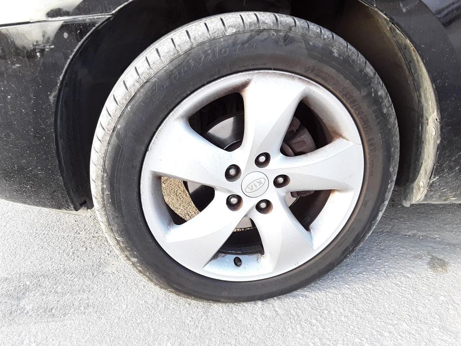 pneu kia carens un
