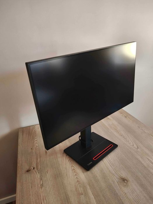 Monitor Lenovo 27 cali Bardzo dobrym stanie