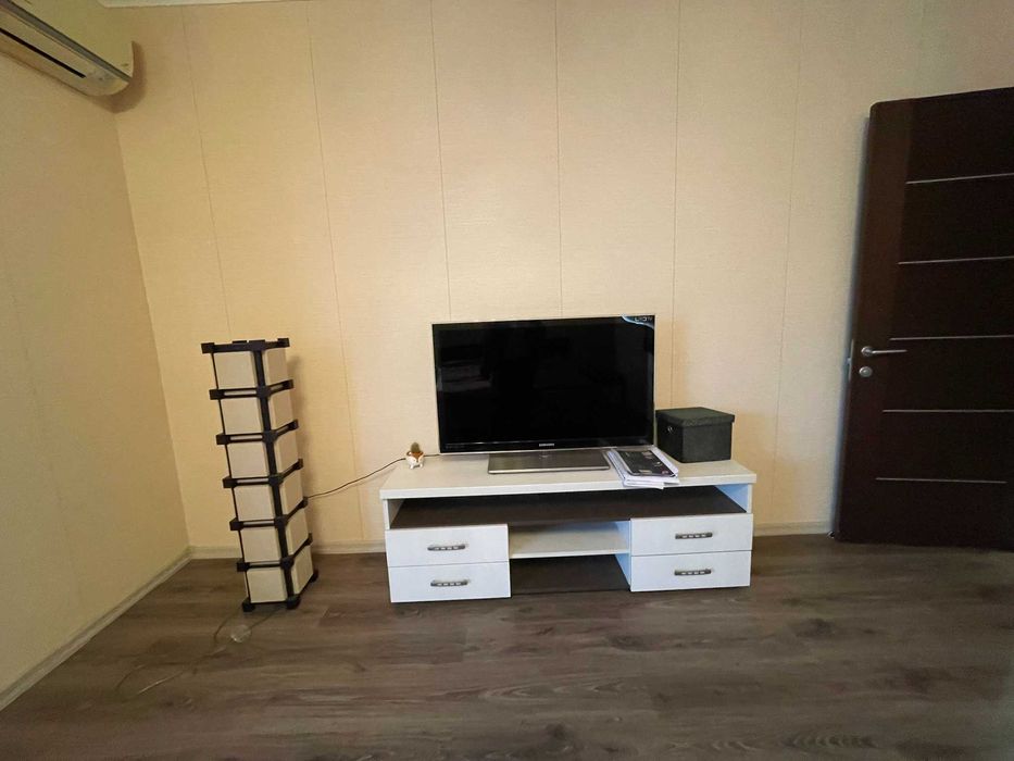 Большая семейная квартира 130м 6 этаж. Теплый дом, парковка во дворе.