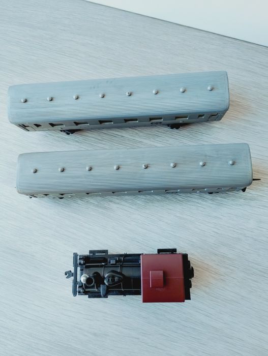 Locomotiva a Vapor + carruagens inox, H0 1:87