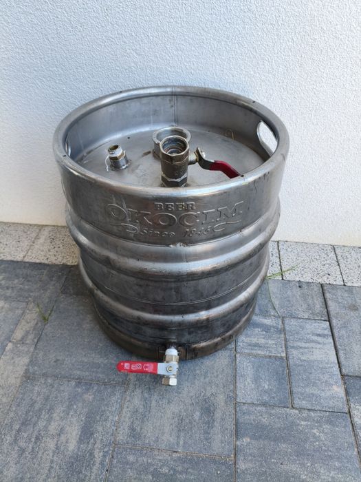 Keg do piwa z zaworami do gotowania