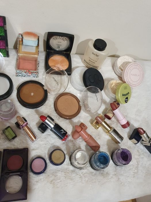 Zestaw kosmetykow roznych marek