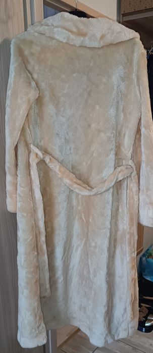 Szlafrok - ciepły, beżowy, puszysty