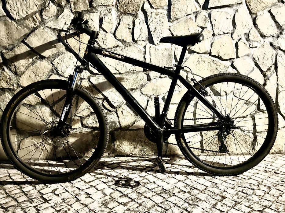 Bicicleta BTT Preta