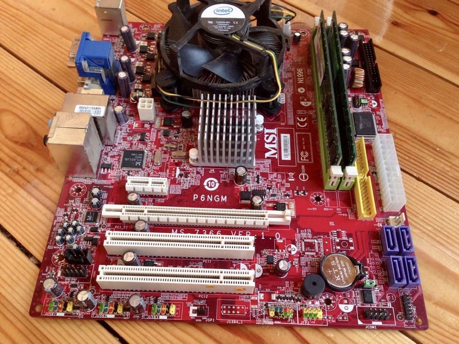 Материнская плата с процессором Dual-Core E1400 и памятью