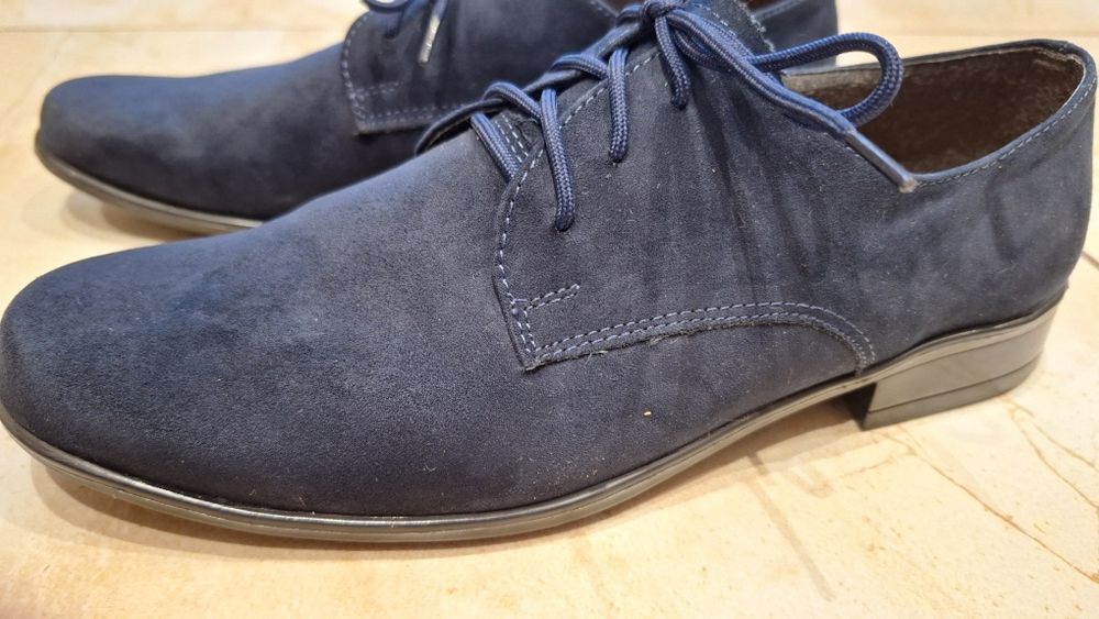 Buty zamszowe komunijne r. 35