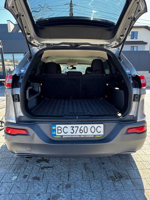 Jeep Cherokee 2015 2.4 бензин 4x4