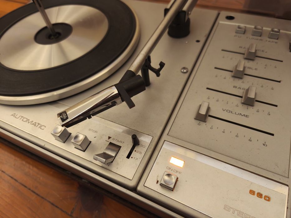 Gira-discos com Colunas Philips 660 Automático (anos 70)