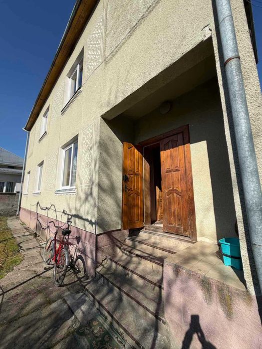 Продаж двоповерхового будинку із земельною ділянкою у м. Самбір!