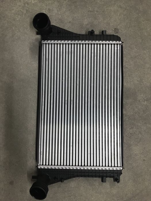 Radiador intercooler RIDEX Golf V Variant TDI 2008