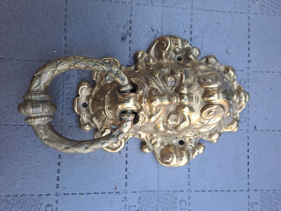 Kołandka do drzwi mosiężna