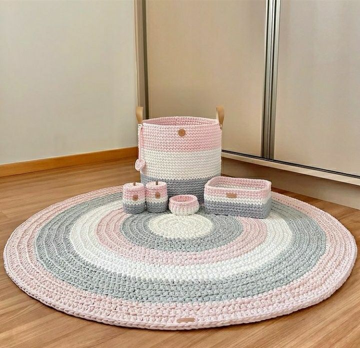 Berços, alcofas, tapetes e kit higiene em crochet