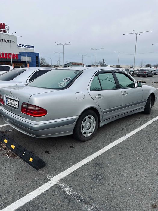 Mercedes-Benz E-class W210