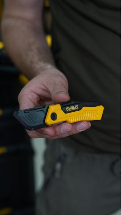 Ніж DeWALT з нержавійки, складаний, зі змінними лезами