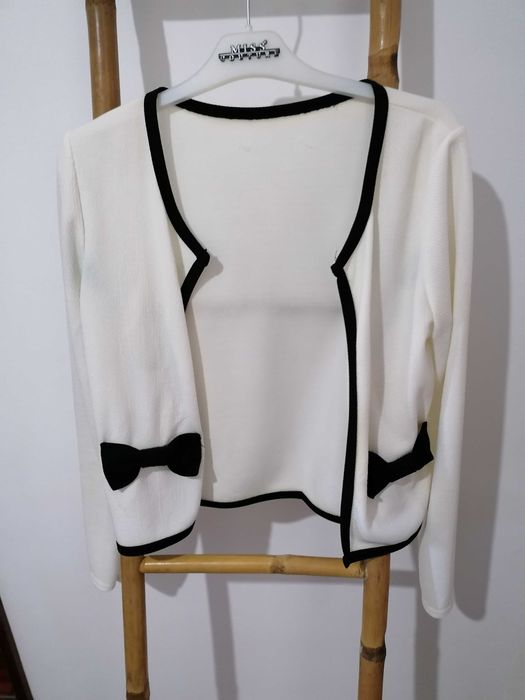 Casaco Branco e laço S