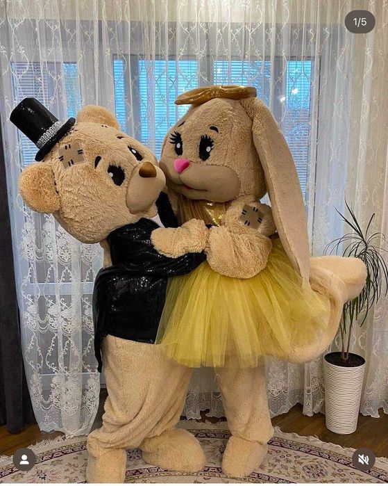 Привітання до будь якого свята!  Ведмедик та Зайка!