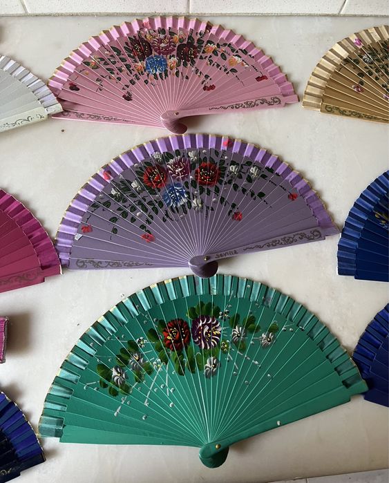 Leques NOVOS médios pintados à mão - 19 cm