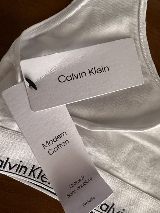 Продам белый топ Calvin Klein, р. S-M.