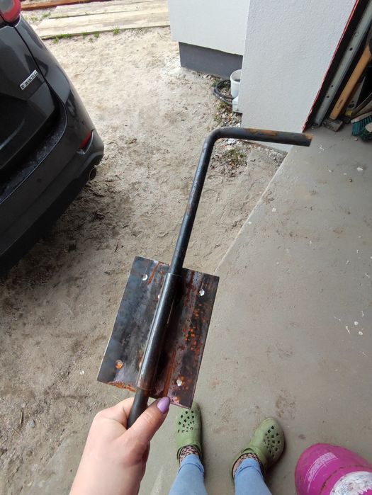 Rygiel dolny zaczep do bramy