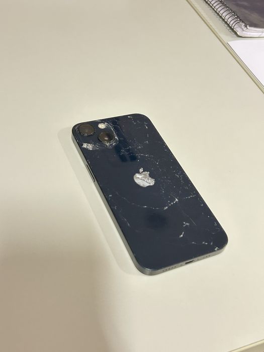 iPhone 13 cor meia-noite