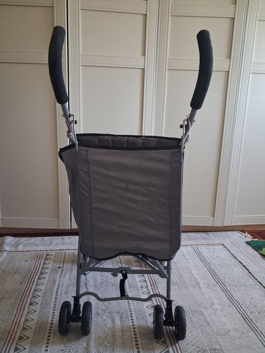 Carro de bengala marca Zippy
Dimensões 115x24x25
Para crianças a parti