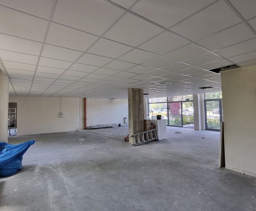 Montaż sufitów podwieszanych owa armstrong
