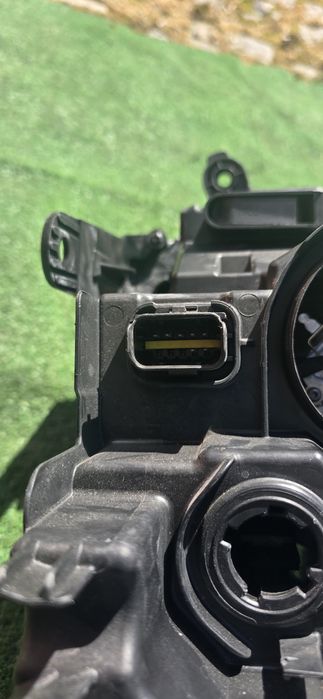 Farol Ótica Esquerda Dacia Duster 2 Facelift LED (2021-2024) - Original