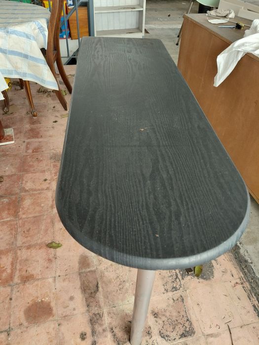 Mesa estreita,comprida preta