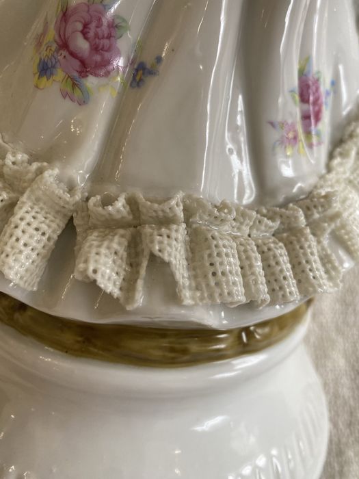 Статуэтка фарфоровая кружевная большая Дама 38 см