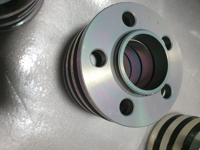 Dystanse aluminiowe OZ i MOMO Oryginalne nowe różne parametry i śruby