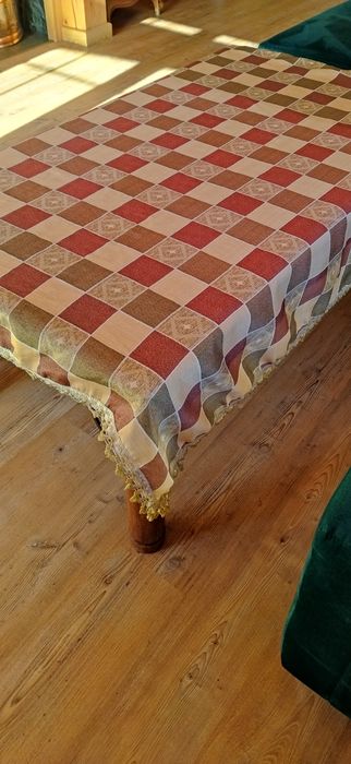 Obrus brązowy kwadratowy 150*150 cm