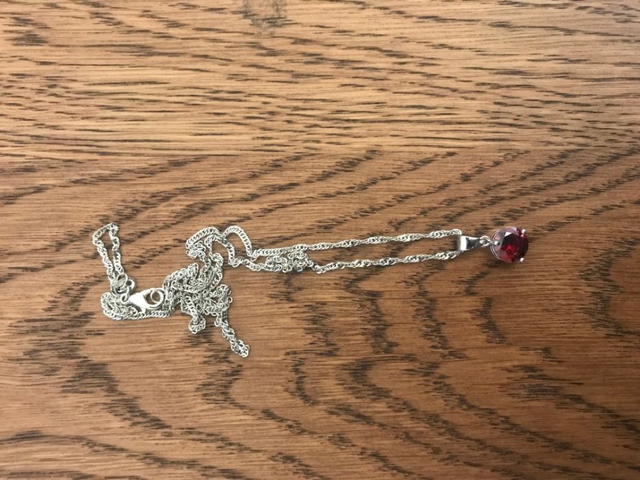 Argolas e fio com pendente (disponível em 4 cores diferentes)