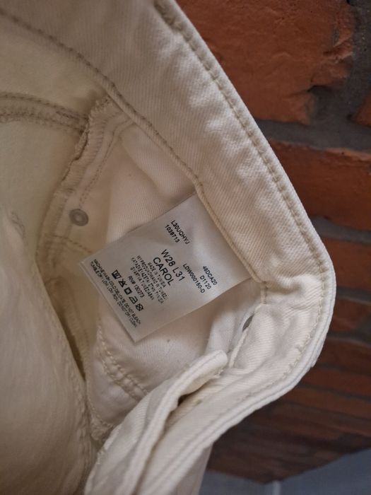 Jeansy Lee model Carol W28 L31 kość słoniowa na lato