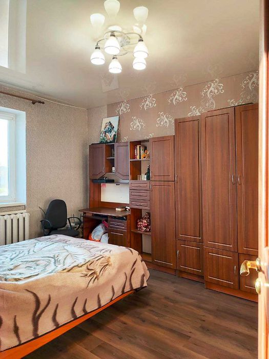 Продам цегляний будинок у центрі Дергачів з частковим ремонтом.