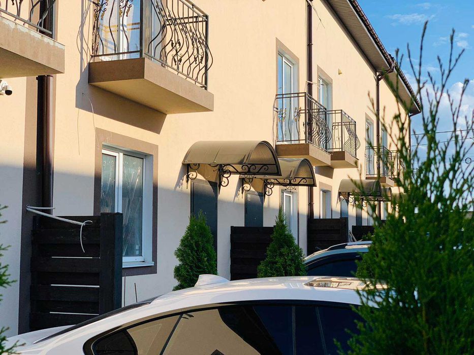 Таунхаус з ремонтом - 10 км від метро. Річка, Ліс