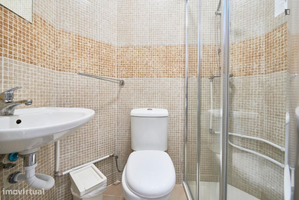 Quarto - localizado em Entrecampos Lisbon