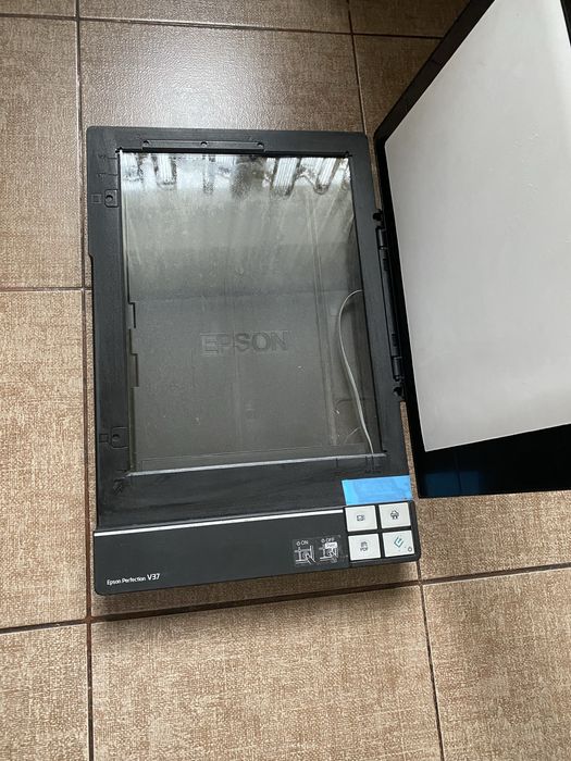 Сканер планшетний Epson V37