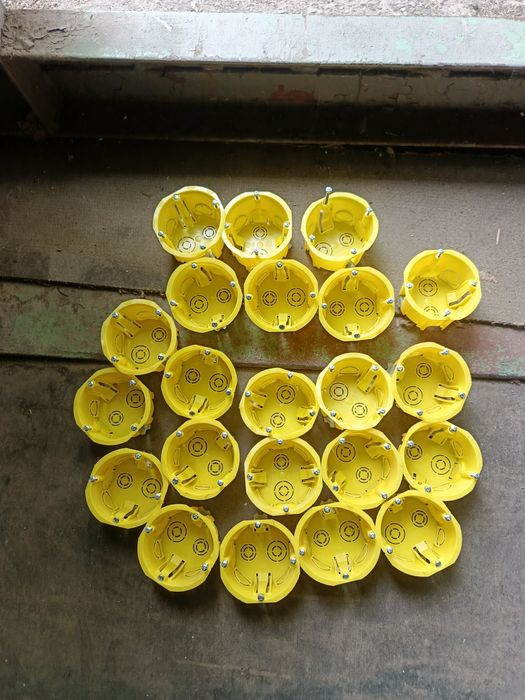 Монтажна коробка для розеток