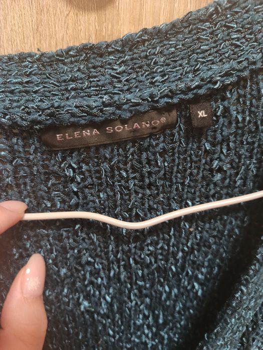 Damski ażurowy sweterek w odcieniu butelkowej zieleni