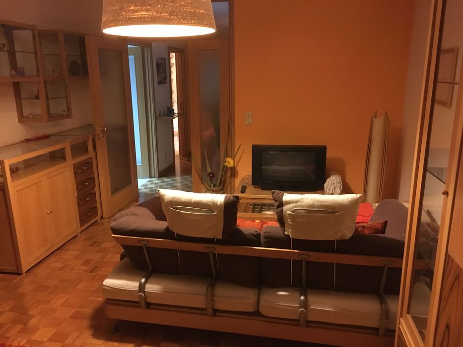 T2 Mobilado com Garagem 2 viaturas e Elevador – Rua de Camões, Porto