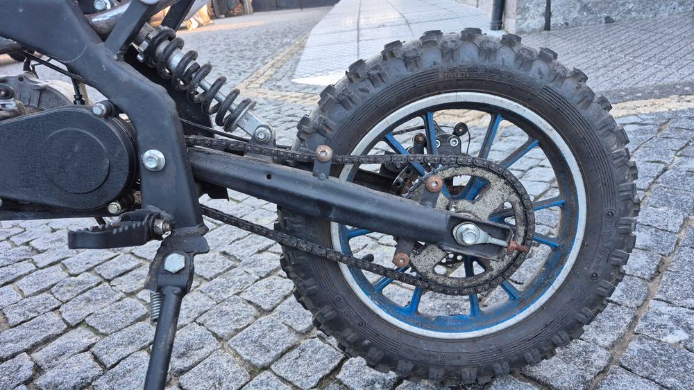 MINI MOTO 50CC 2 TEMPOS A FUNCIONAR A 100%-PURA DIVERSÃO PARA CRIANÇAS