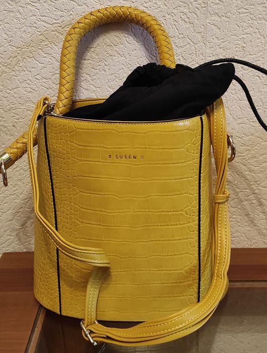 Брендова сумка жовтого кольору