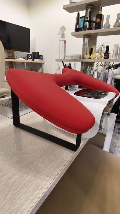 Розпродаж підставок для манікюра