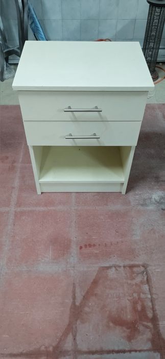 Cómoda/Mesa de cabeceira