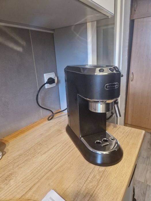 Ekspres kolbowy Delonghi Dedica