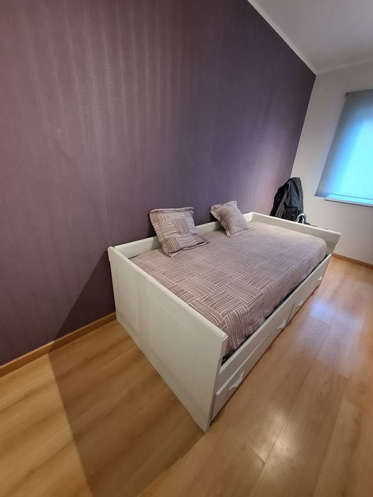 Vendo cama individual com 2 gavetões